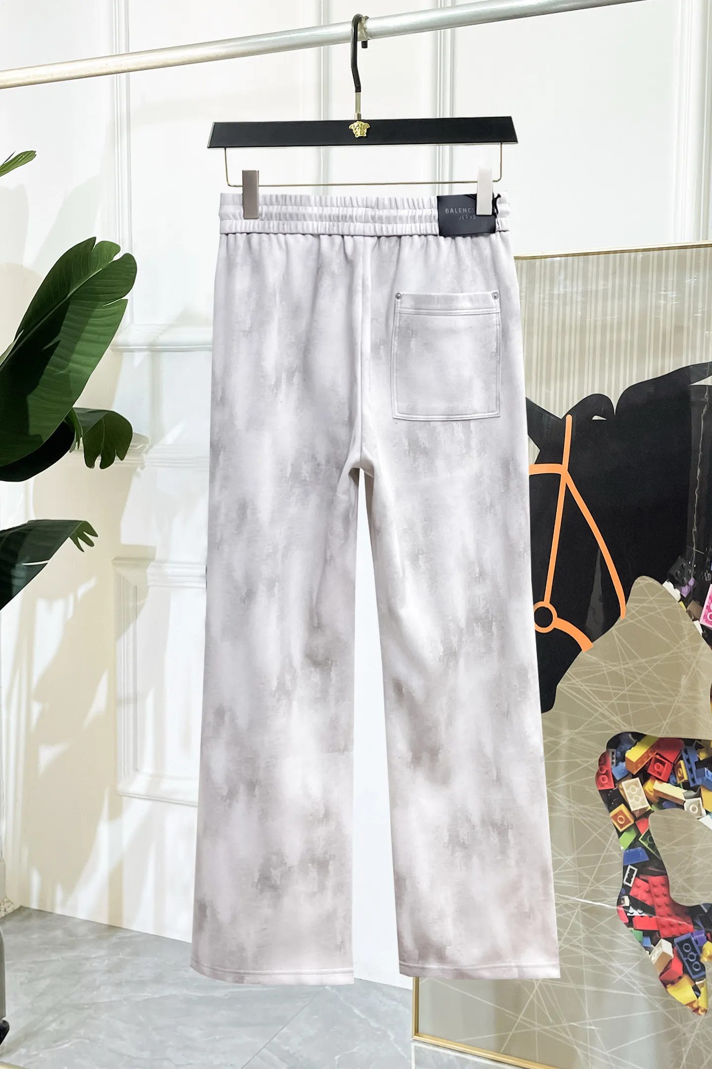 Balenciaga 🆕2026 Autumn and Winter New Arrival Casual Pants! The official website will be released simultaneously. Brand Classic LOGO casual pants, customized fabrics, excellent comfort and strong touch. Highly recognisable, perfect appearance and craftsmanship. Size:M-3XL